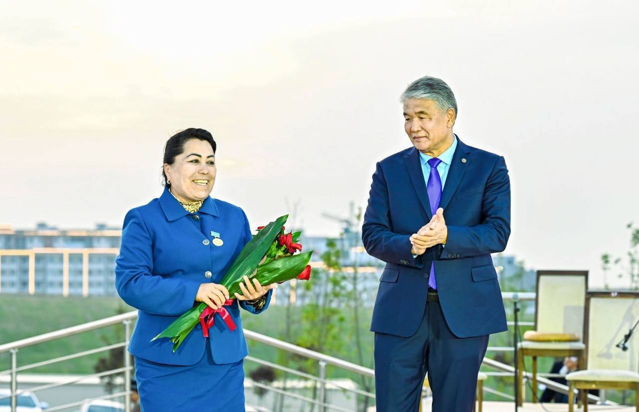 Andijon viloyati madaniyat boshqarmasi boshlig‘i yuksak unvonga sazovor bo‘ldi.