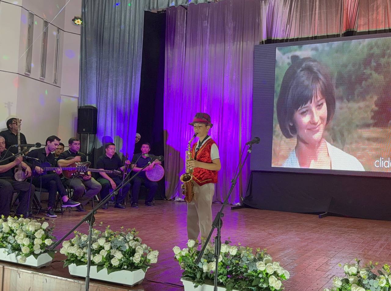 Andijon viloyati Madaniyat boshqarmasi tasarrufidagi Andijon shahar 2-sonli bolalar musiqa va san’at maktabining yillik Hisobot konsert dasturi bo‘lib o‘tdi.