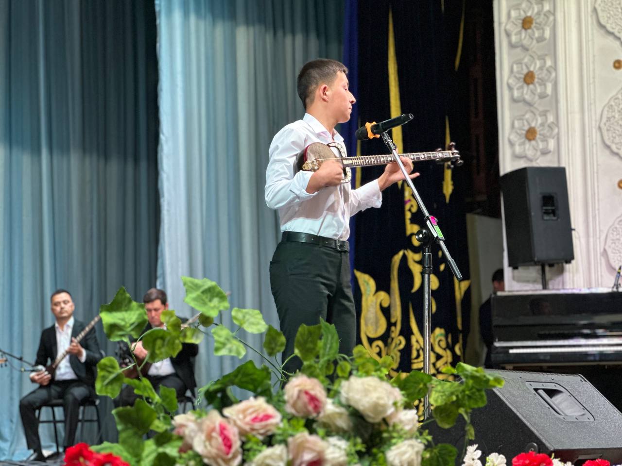 Andijon viloyati Musiqali drama teatrida Andijon ixtisoslashtirilgan san’at maktabining yilllik hisobot konsert dasturi bo'lib o'tdi