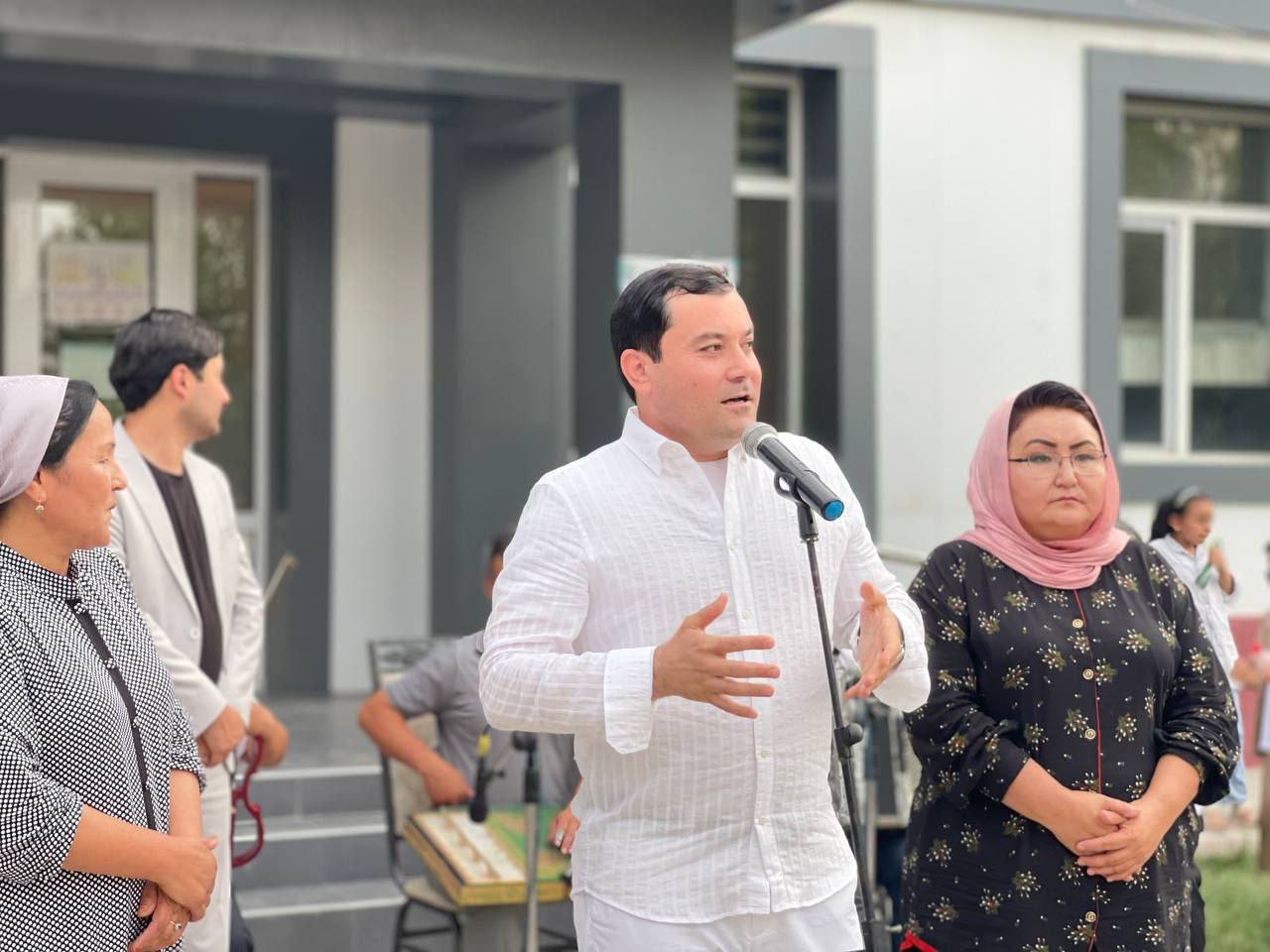 "Dolzarb 90 kunlik" doirasida aholi o‘rtasida ko‘tarinki kayfiyat uyg‘otish,ma’naviy-ma’rifiy muhitni yanada mustahkamlash maqsadida tadbirlar, ko‘ngil ochar dasturlar bo‘lib o‘tmoqda.