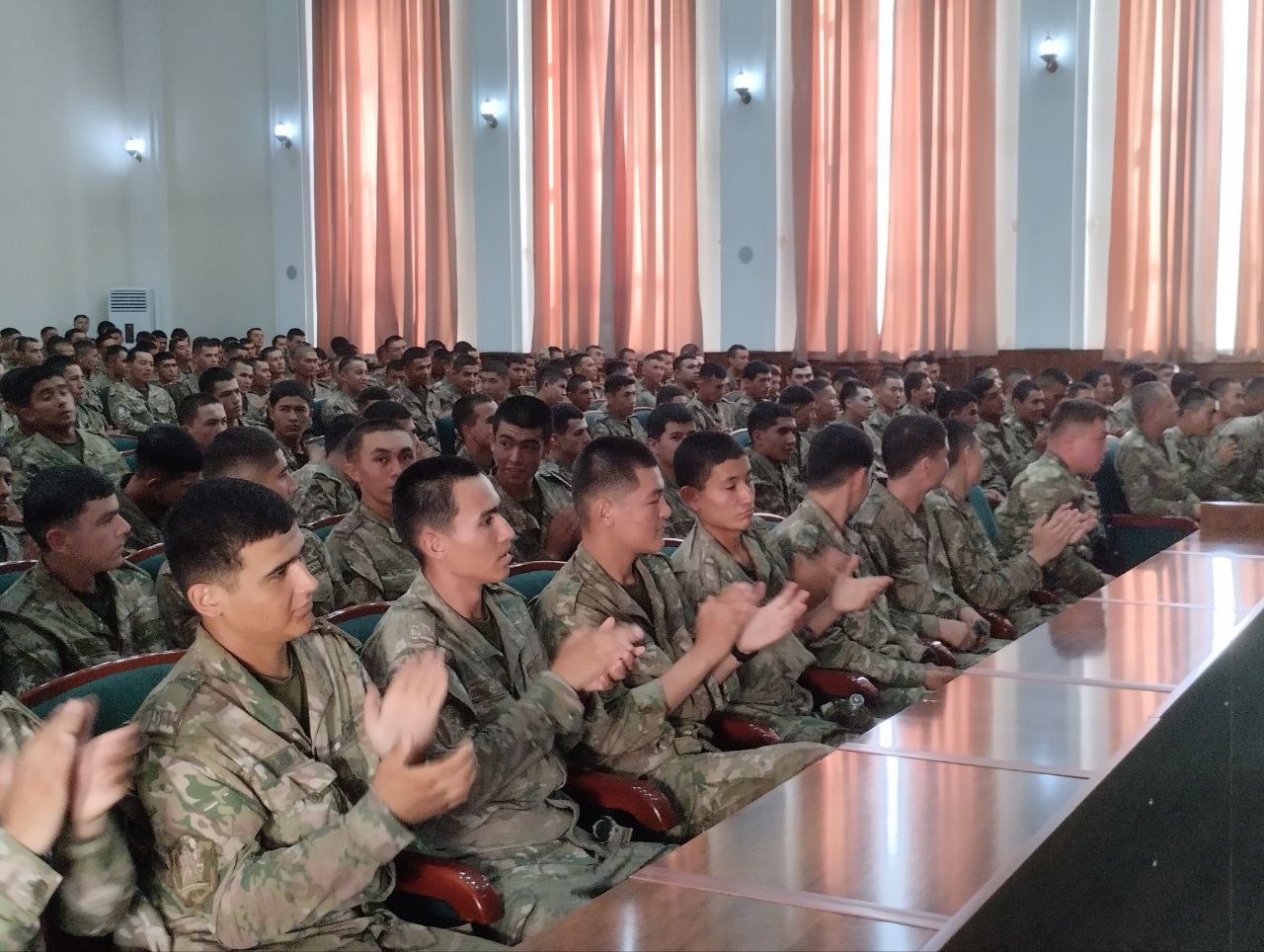 Harbiy qismda teatr kuni yuqori saviyada o‘tkazildi.