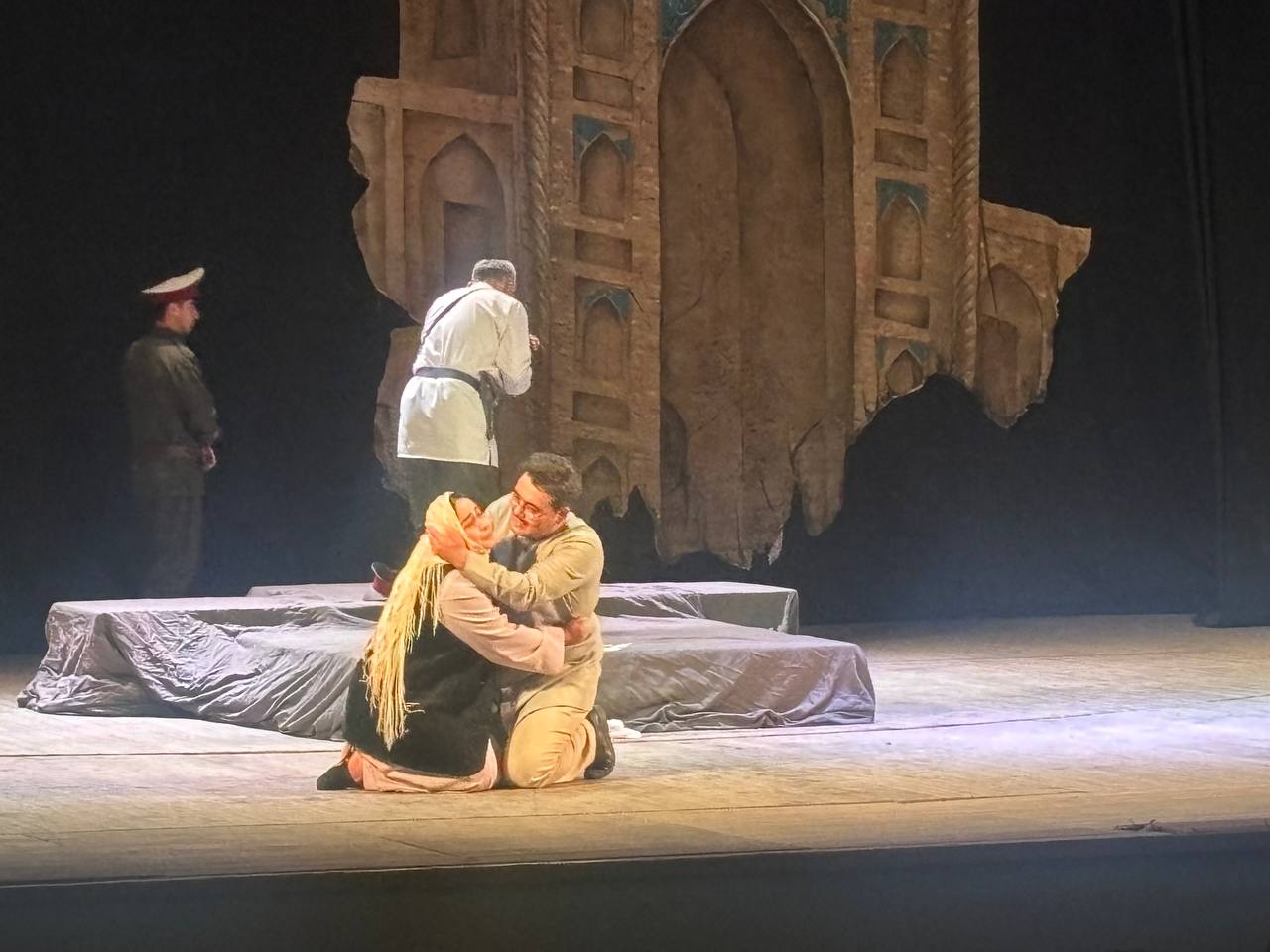 Andijon viloyat Yoshlar teatri Farg‘onada ijodiy gastrol safarida