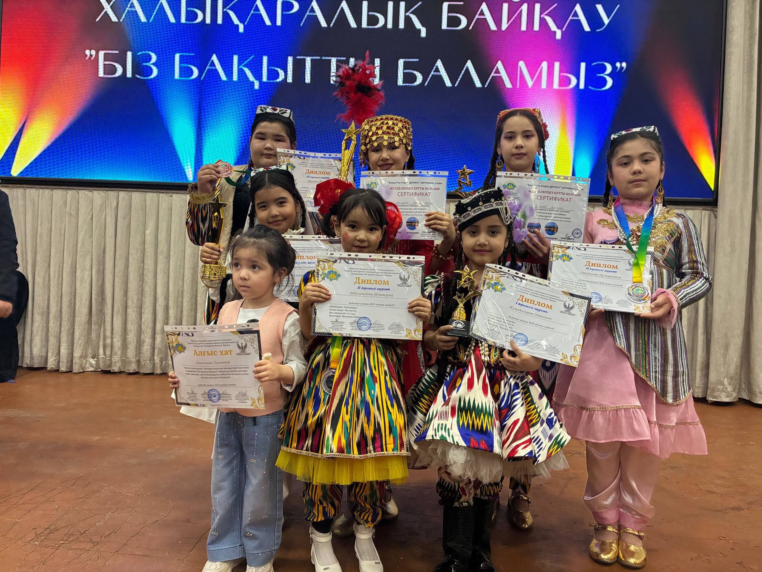 “Biz baxtli bolamiz” xalqaro ko‘rik-tanlovida Andijon shahar bolalar musiqa va san’at maktabi o‘quvchilari munosib ishtirok etib, yuksak natijalarga erishdilar